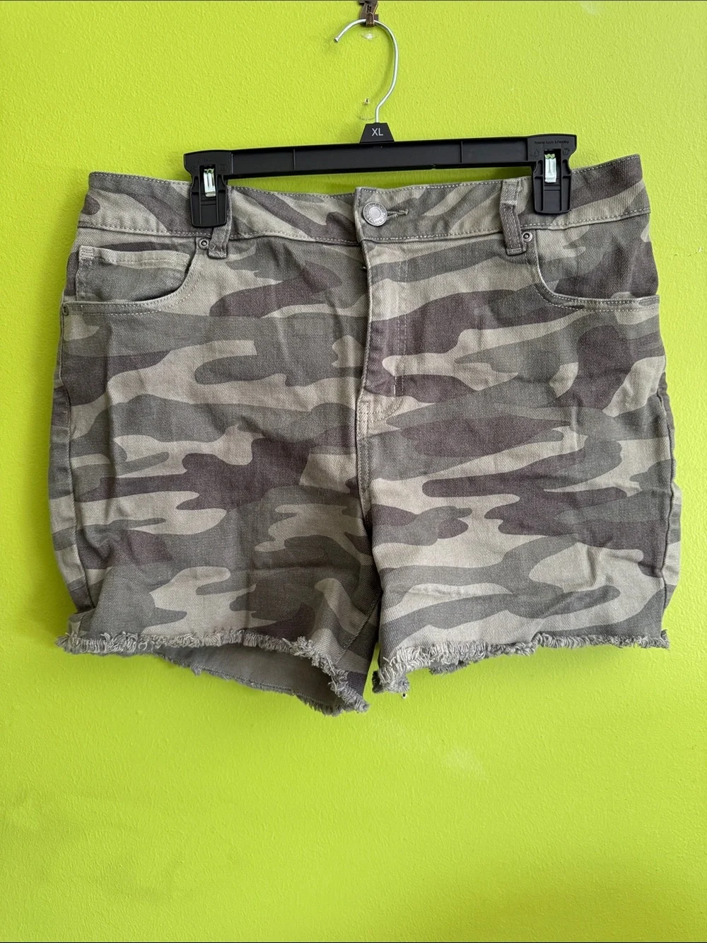 NWT Maurices Camo Camouflage Denim Jean Shorts Size 14